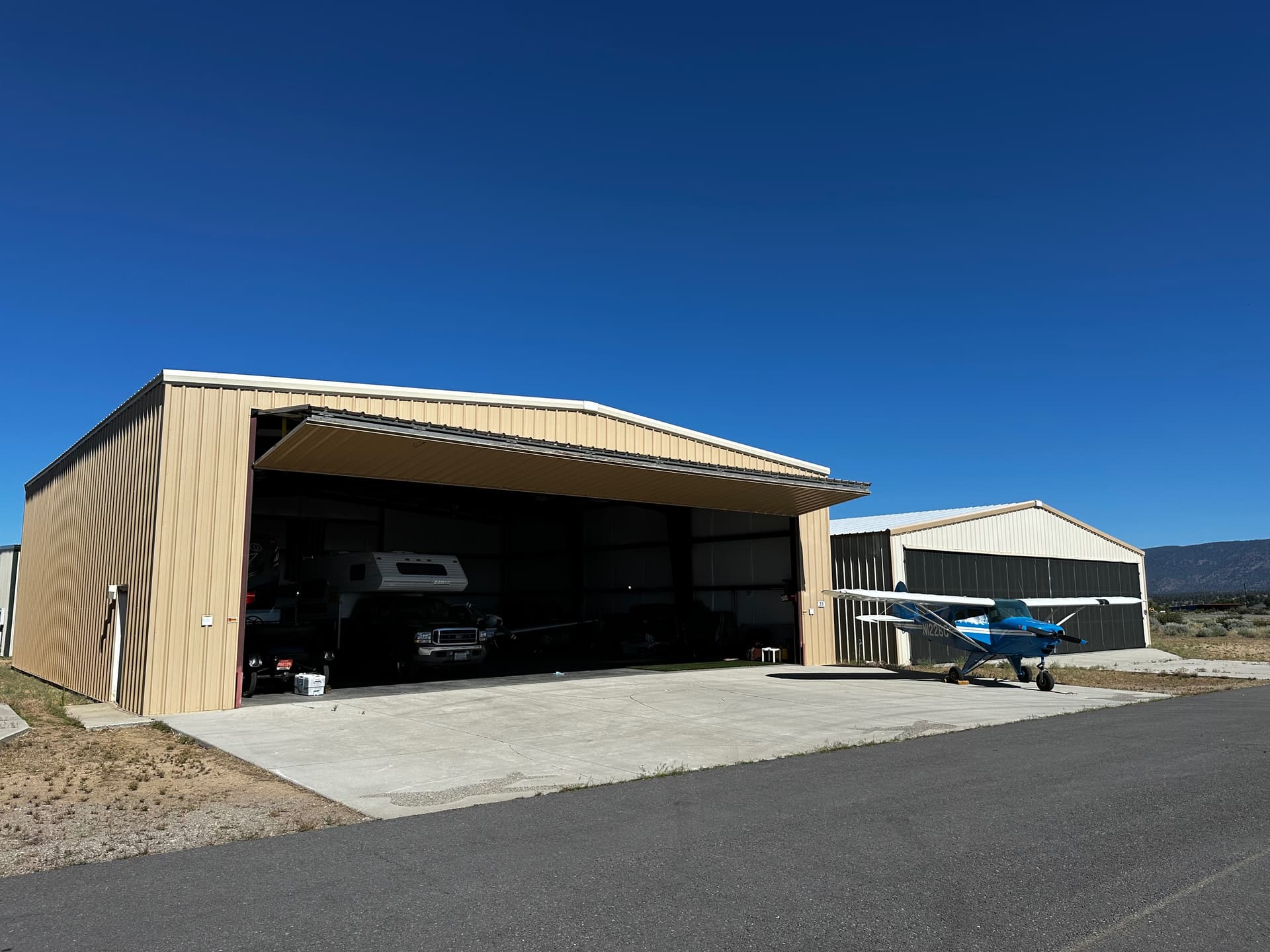 hangar popup image 3