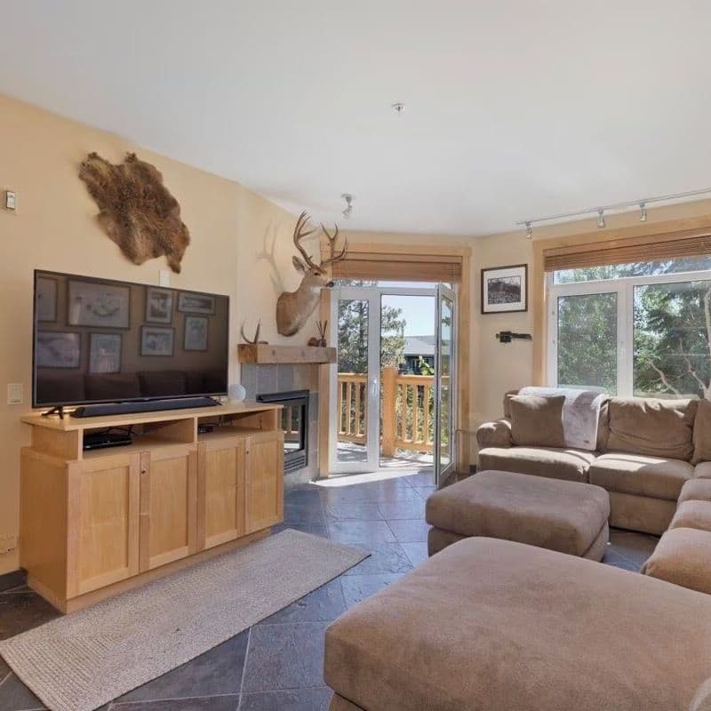 hangar popup image 6