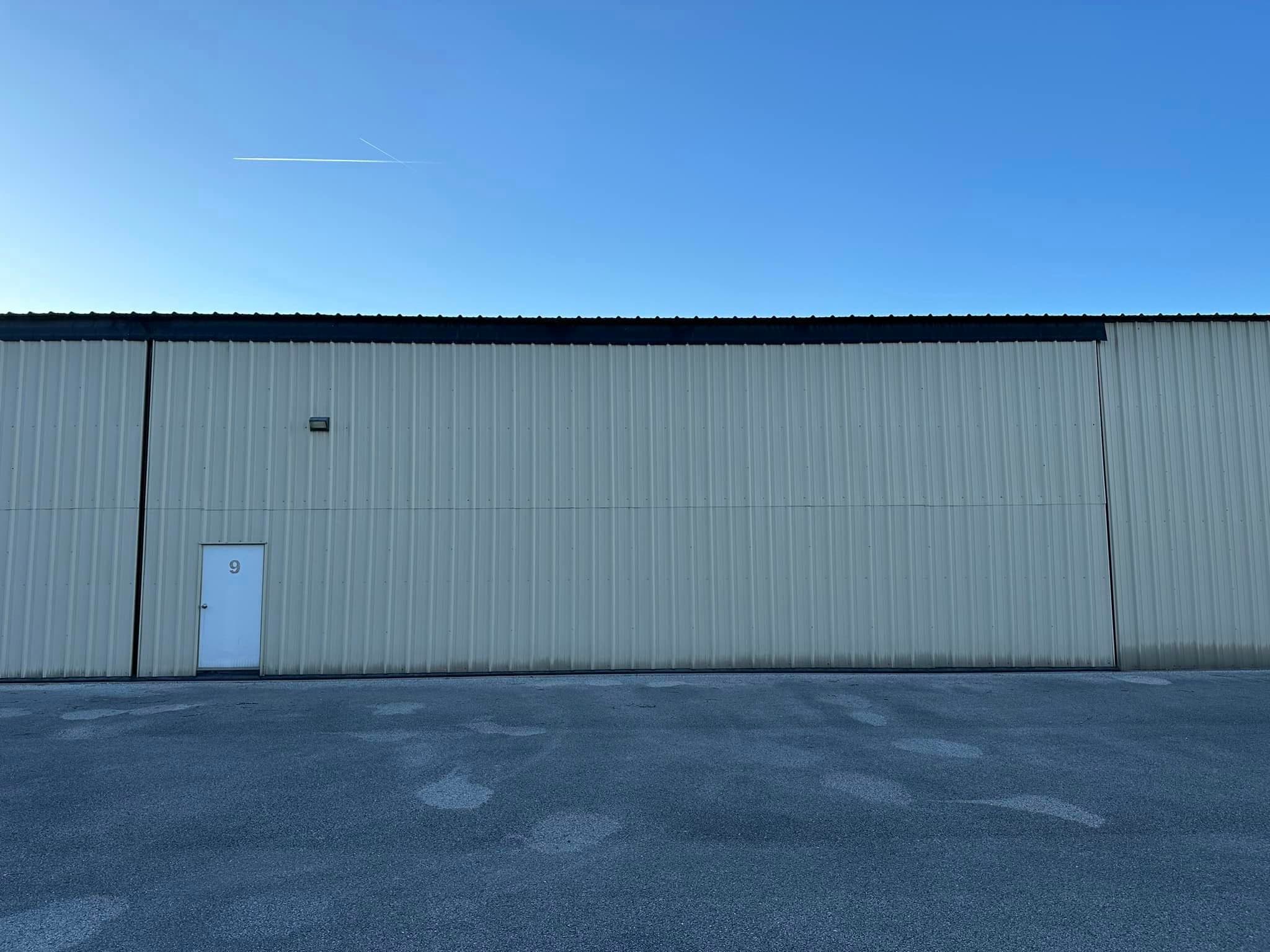 hangar popup image 3