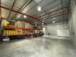 hangar popup image 3