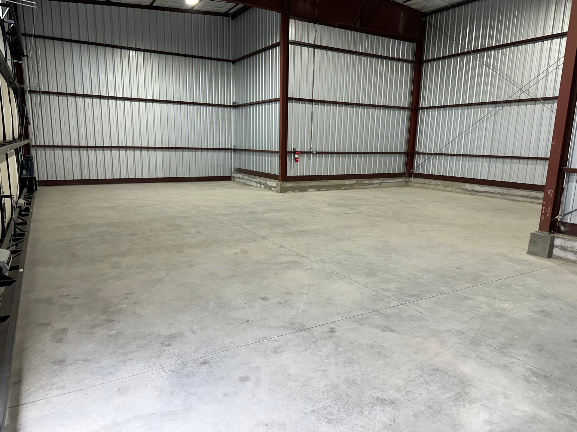 hangar popup image 3