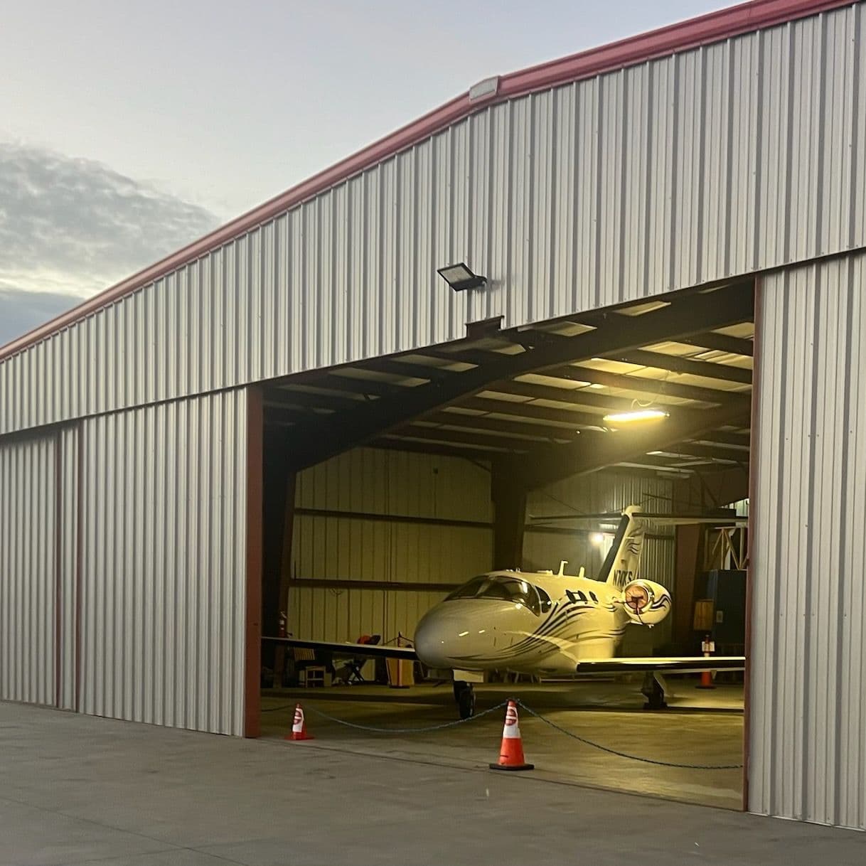 hangar popup image 2