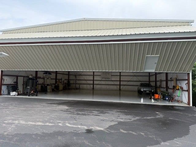hangar popup image 12