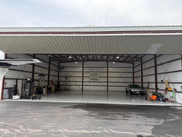 hangar popup image 13