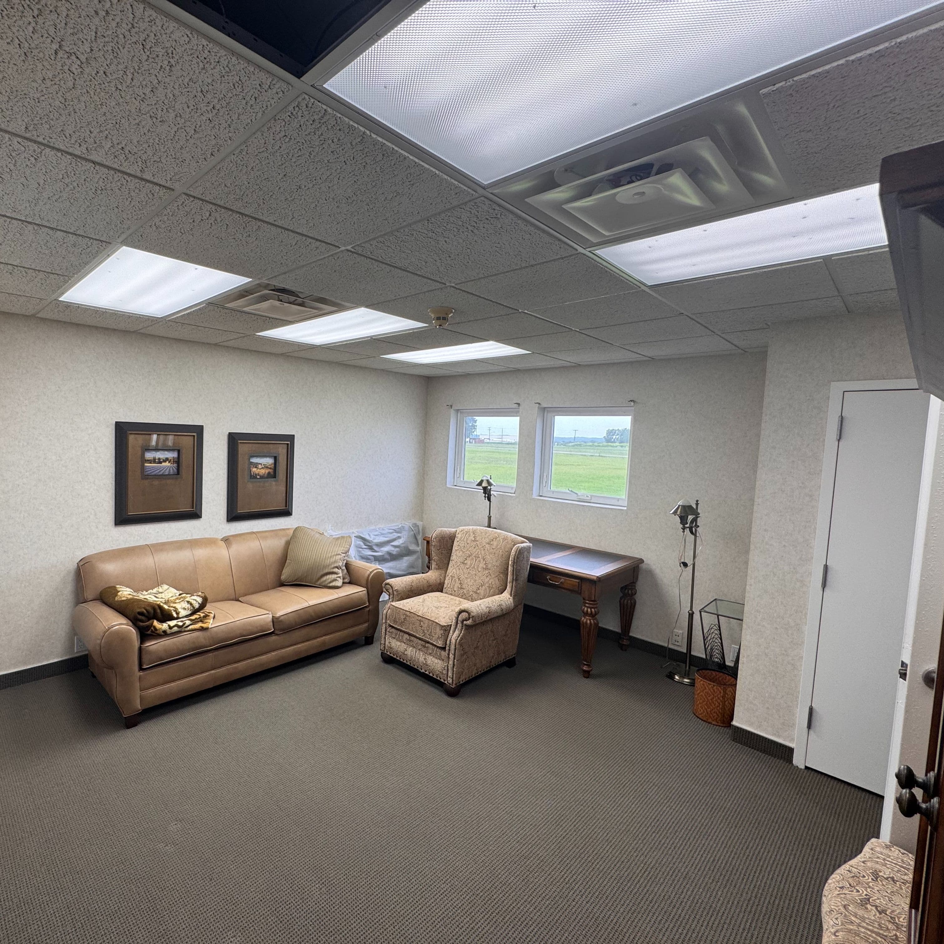 hangar popup image 3