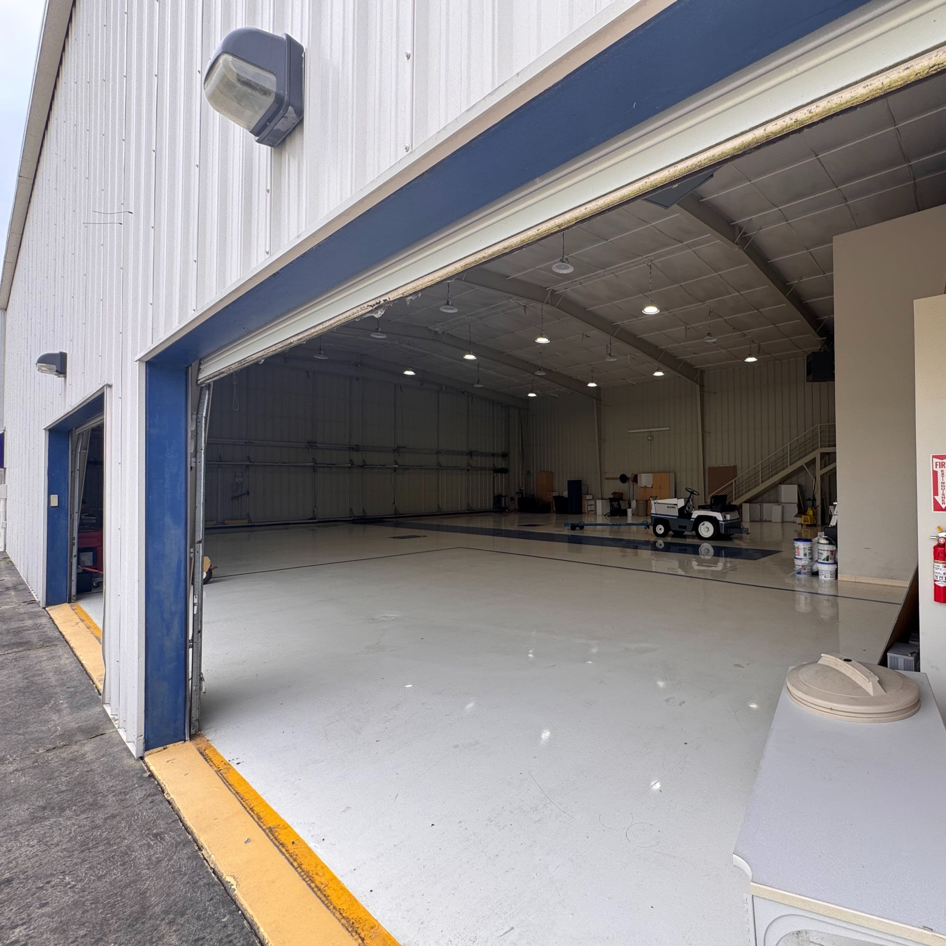 hangar popup image 6