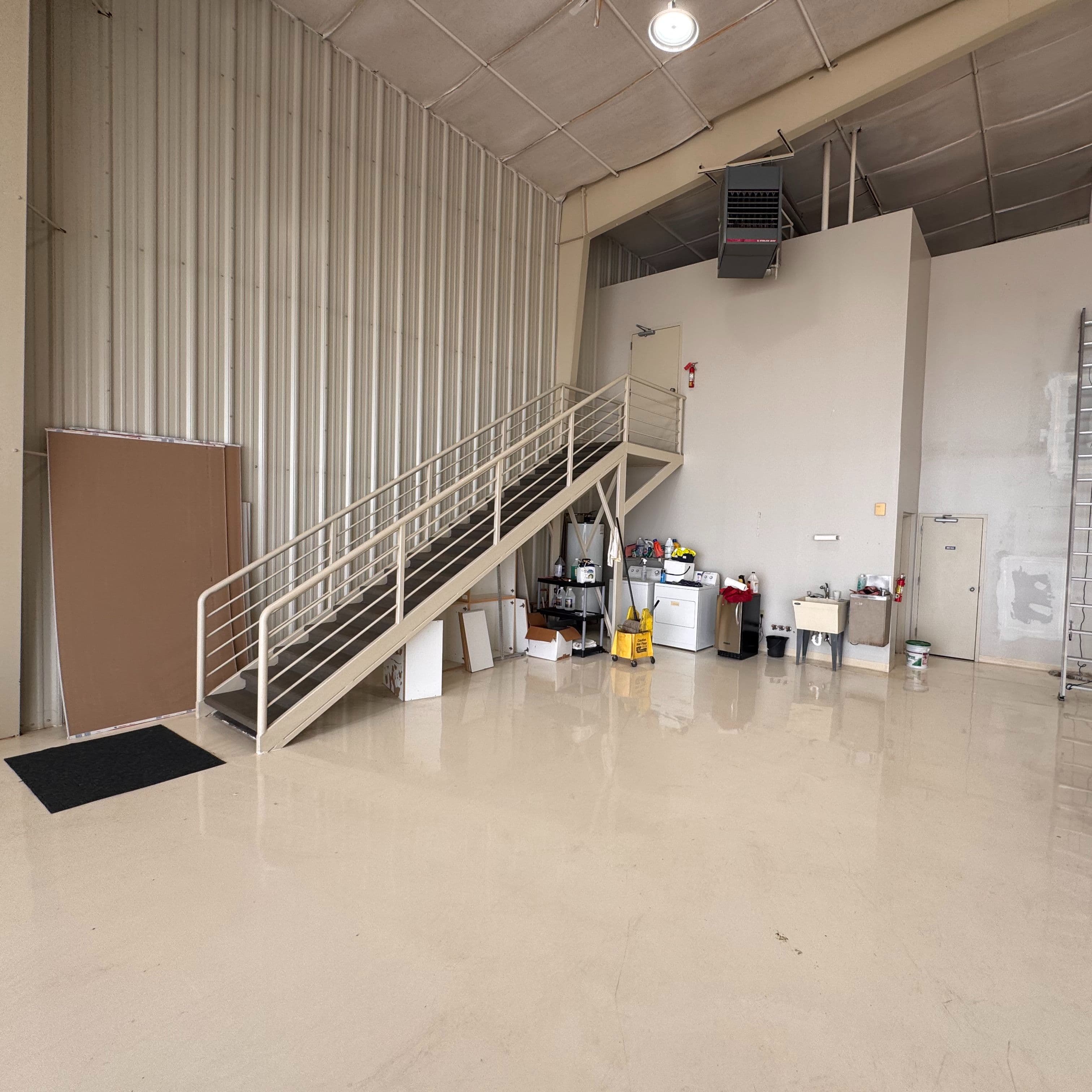 hangar popup image 7