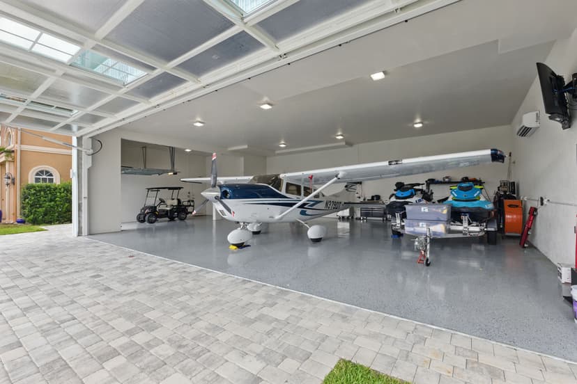 hangar popup image 4