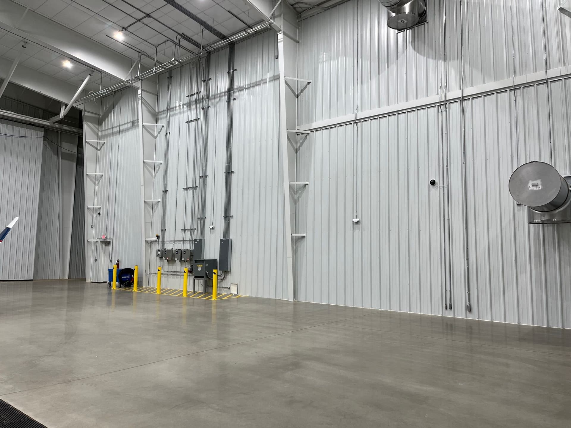 hangar popup image 5