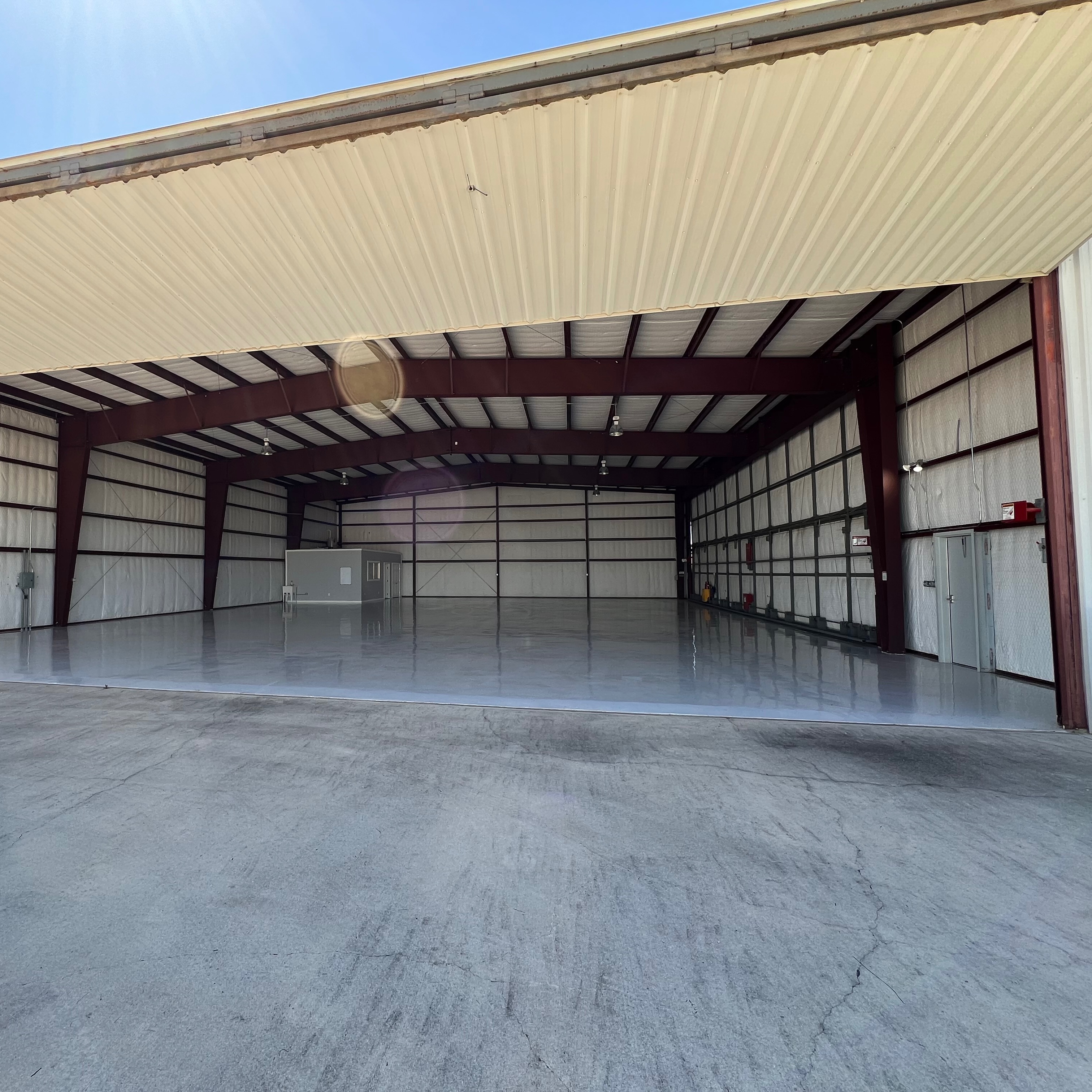 hangar popup image 2