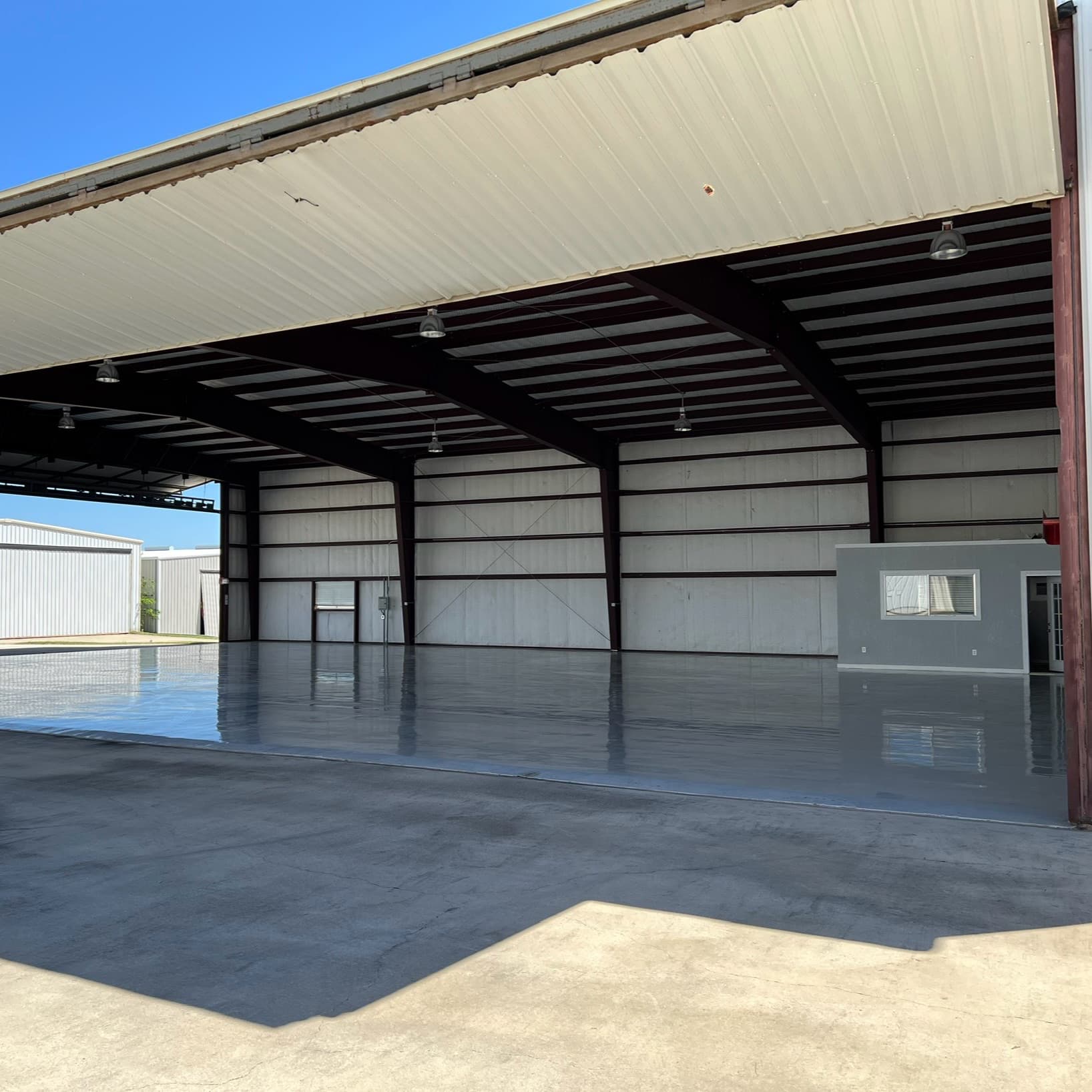 hangar popup image 4