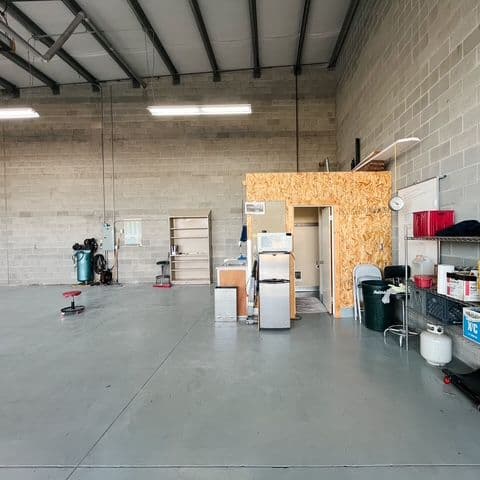 hangar popup image 6