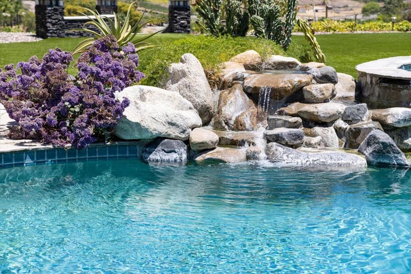 hangar popup image 4