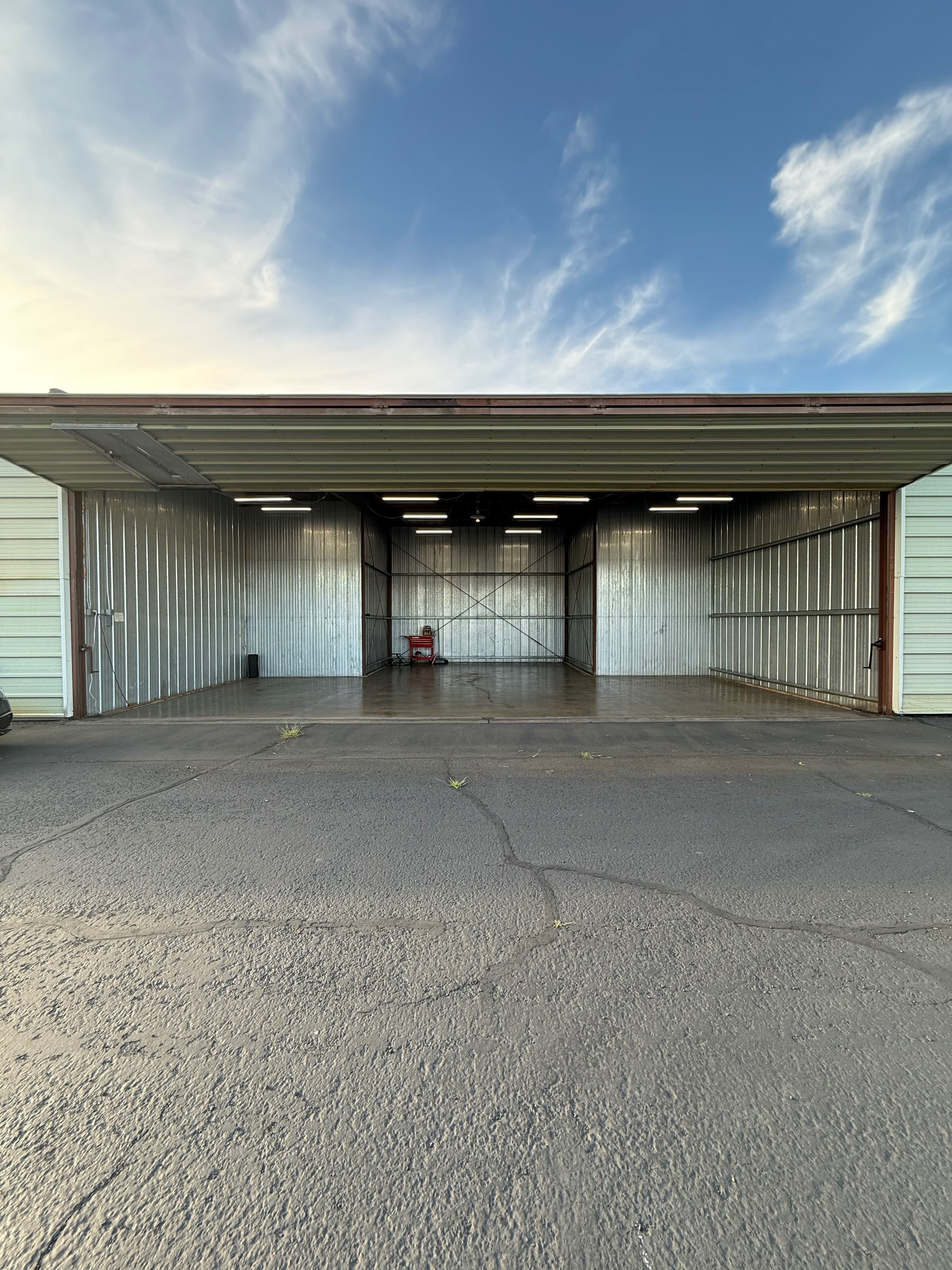 Hillsboro airport hangar for rent  1