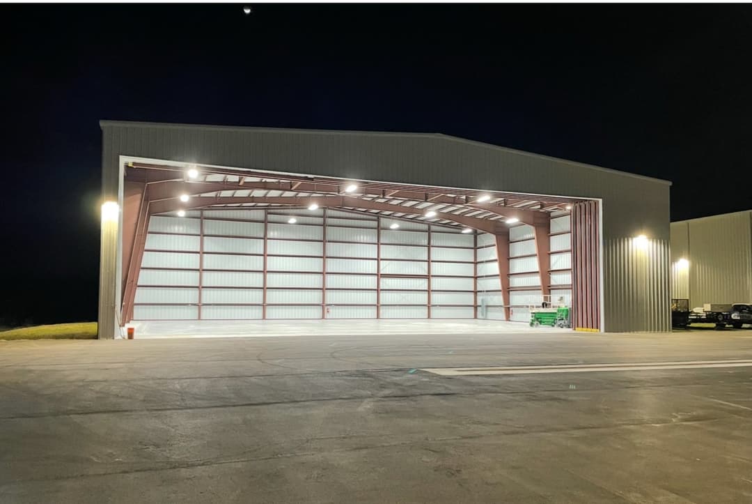 Private hangar in - Aircraft Hangar monthly rental - Hangar Direct