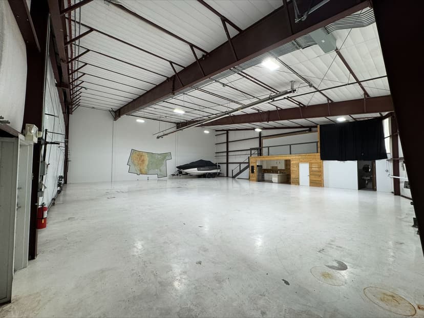 hangar popup image 4