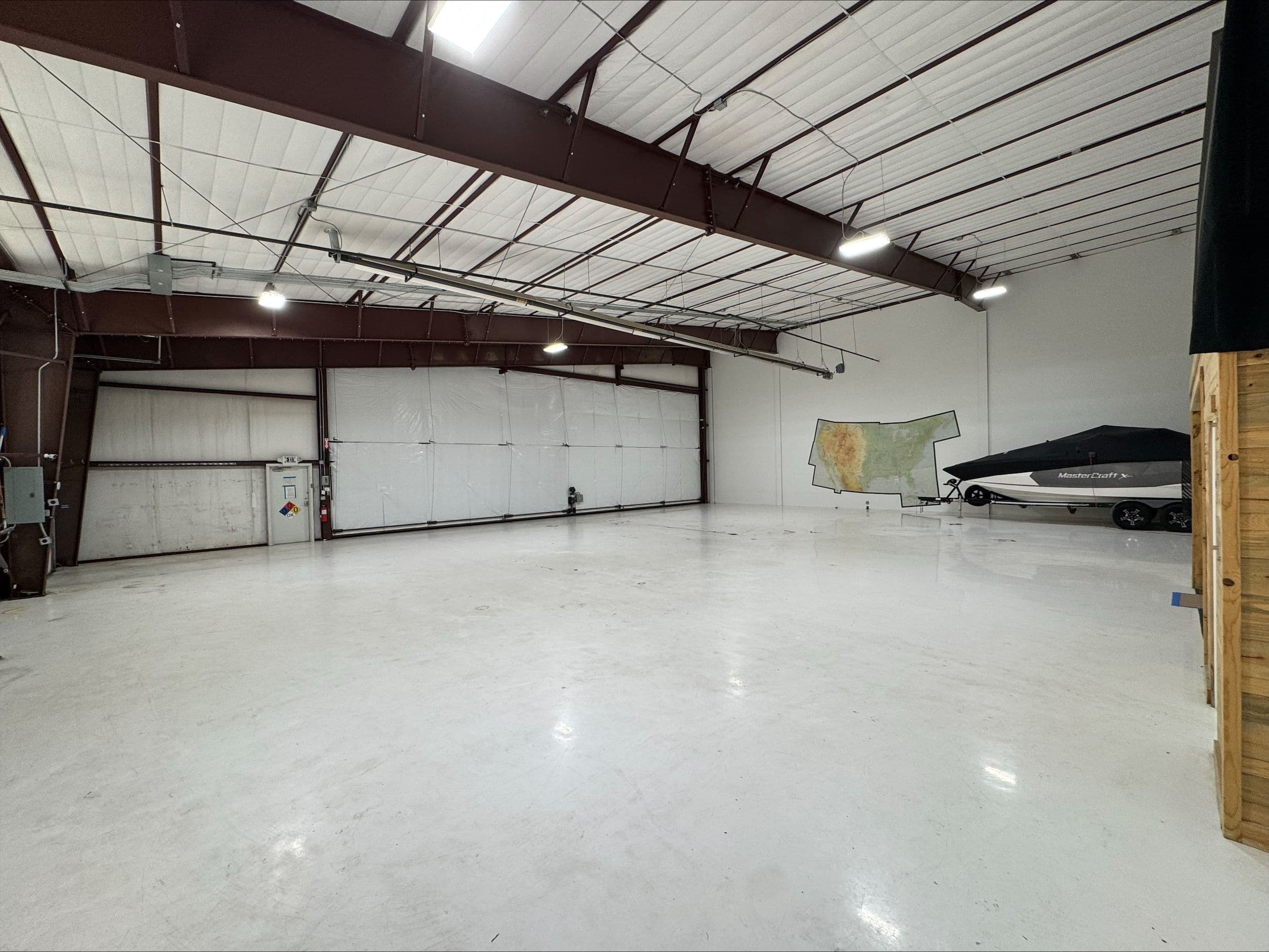 Hangar for Rent 3