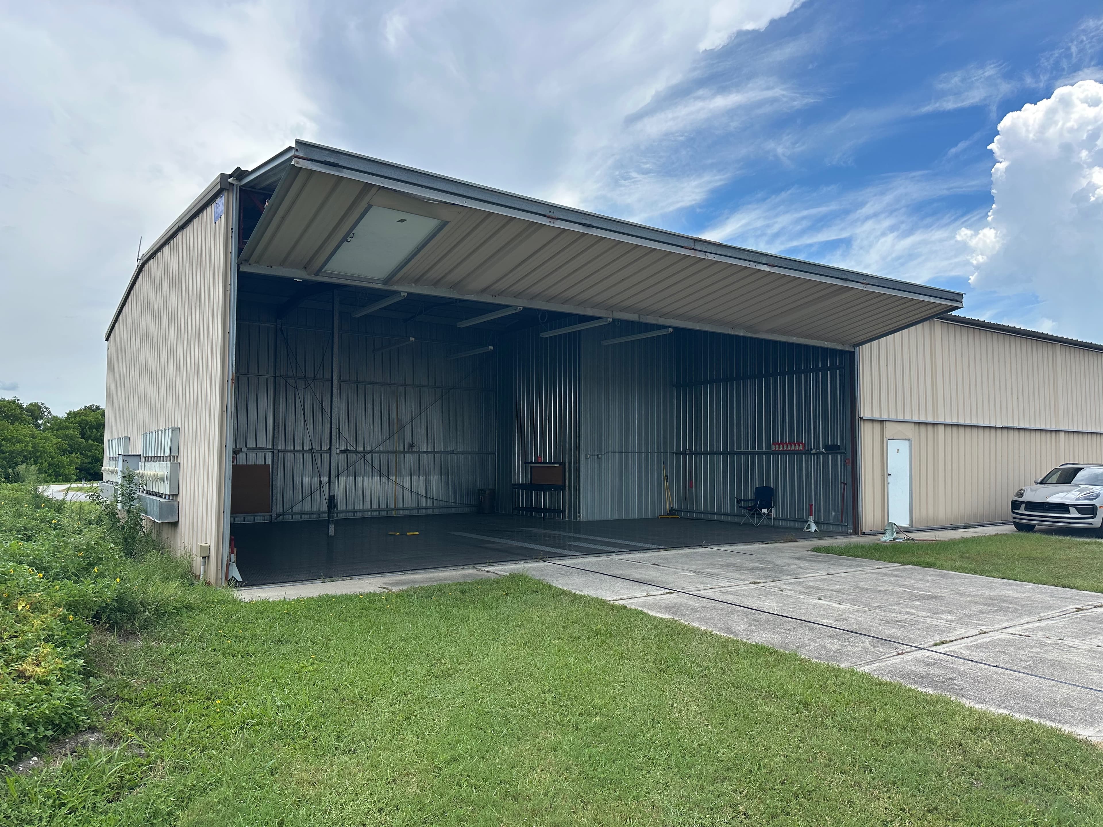40 ft T Hanger 2