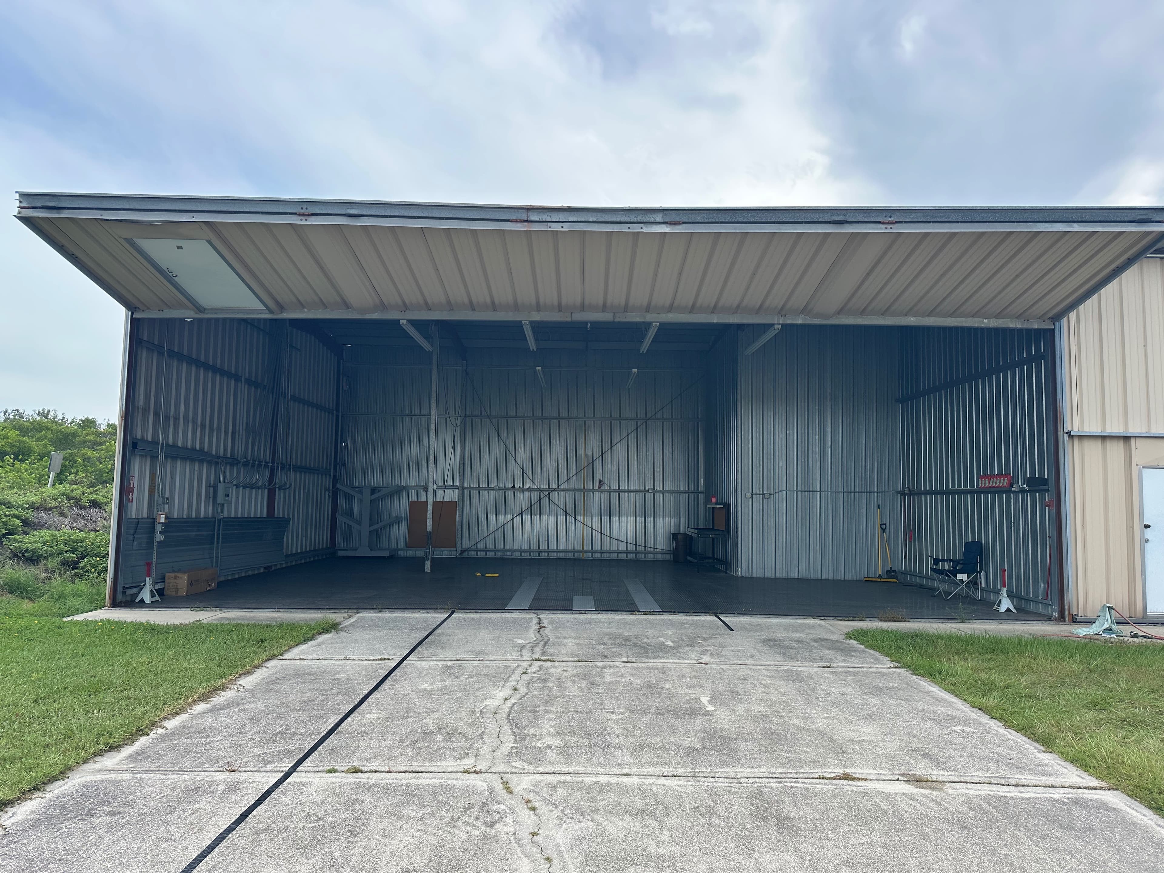 40 ft T Hanger 3