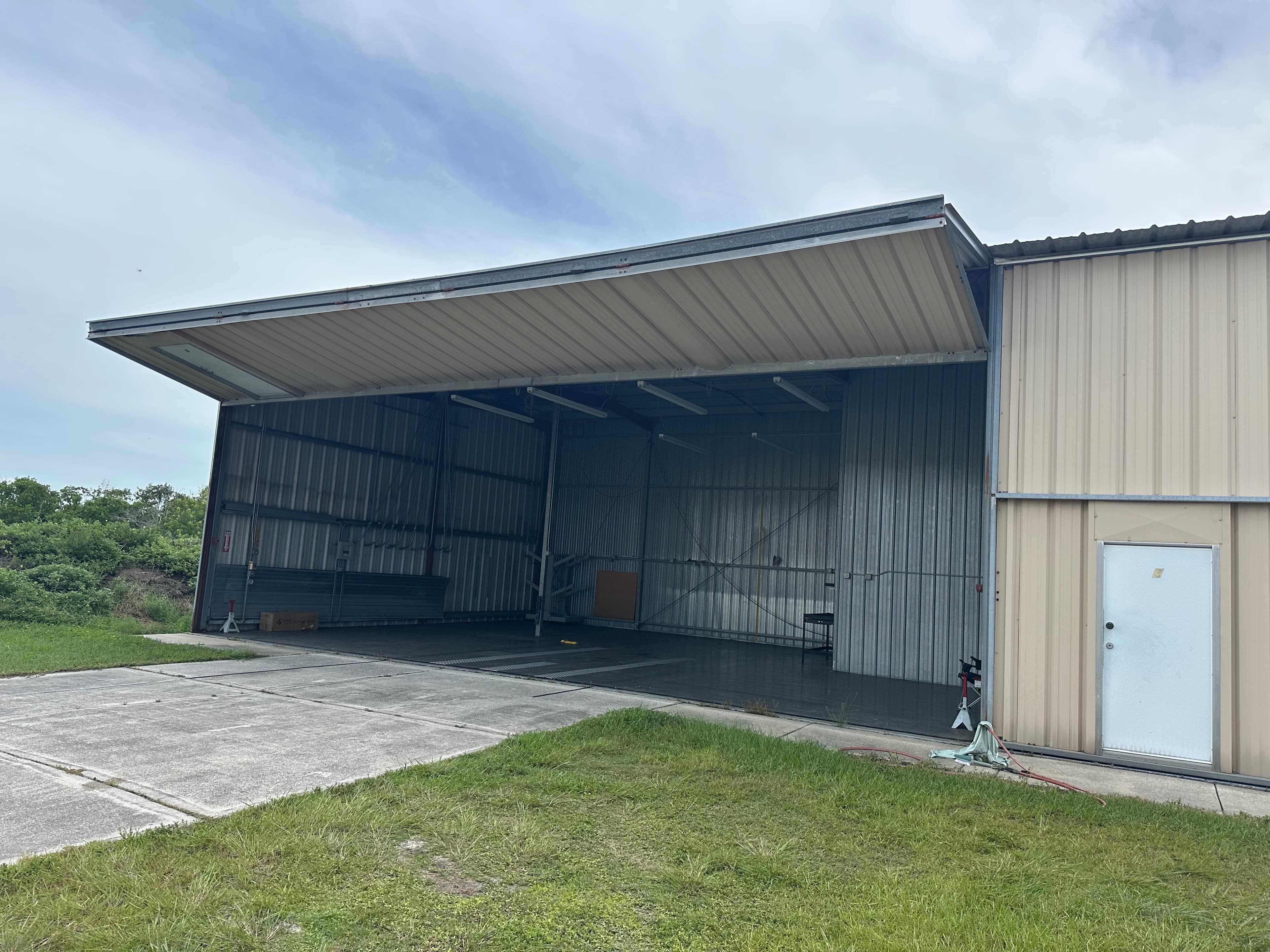 40 ft T Hanger 4