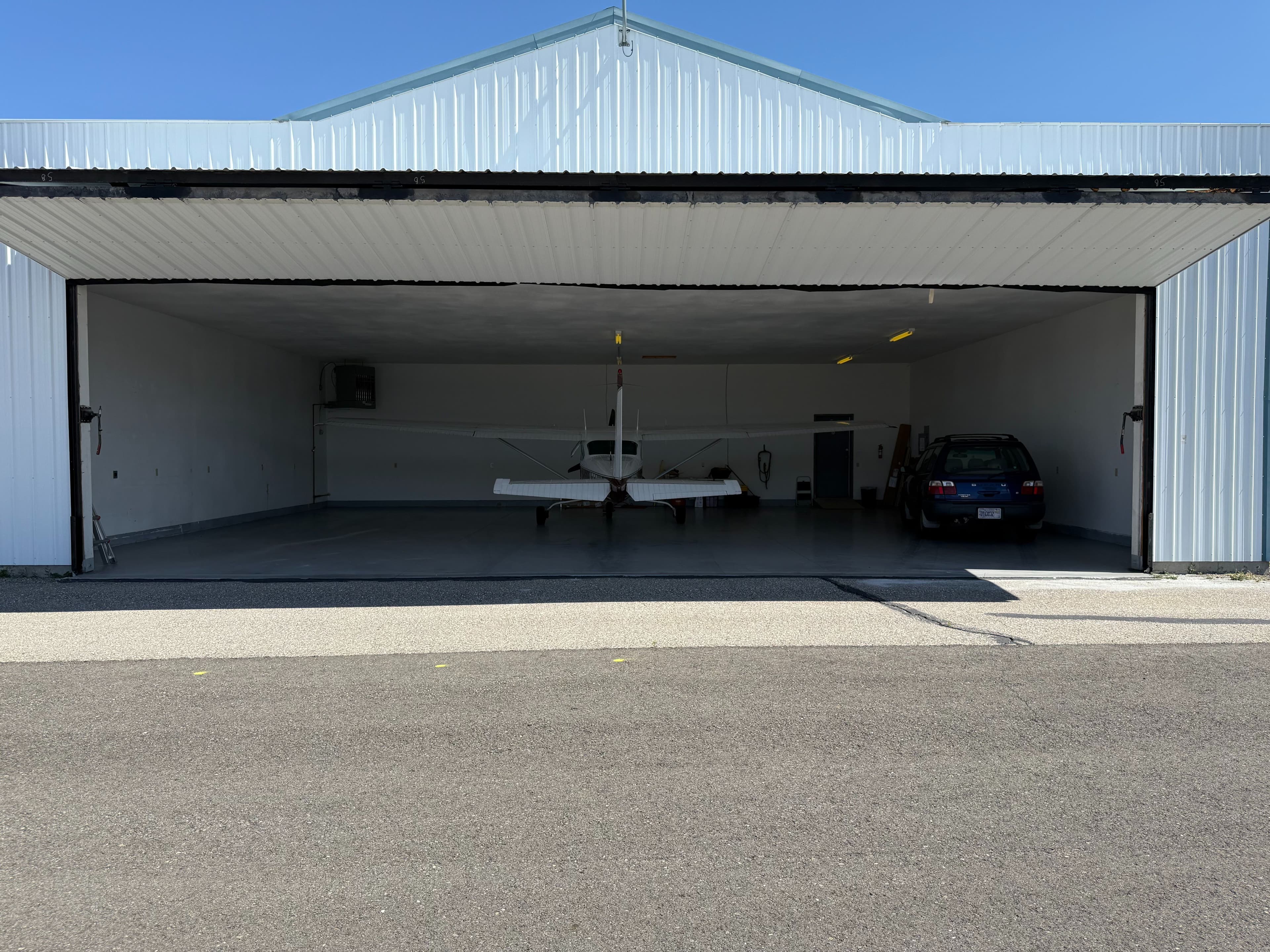 Helena Montana Hangar with Plush Pilot Lounge 2