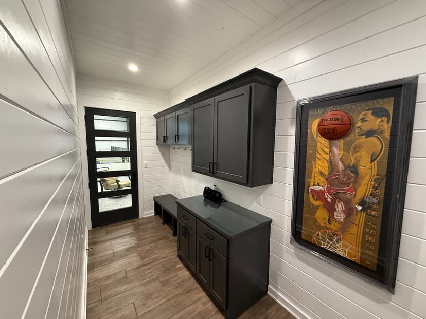 hangar popup image 6