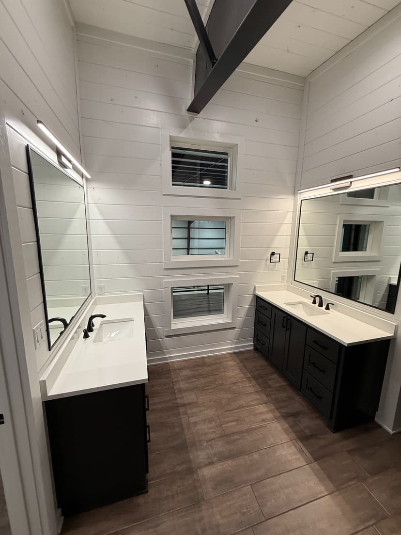 hangar popup image 8