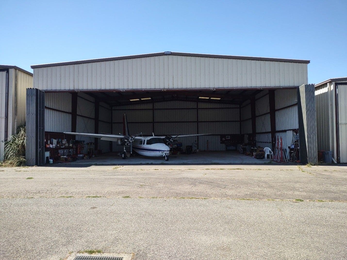 60x60 Hangar in Good Condition 5