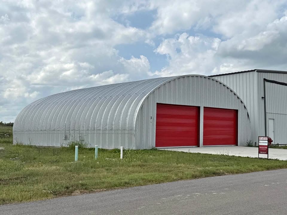 40 by 50 ft Quonset-Style Hanger- Salado Airport Lot and Hanger Amy Ogden 830-388-0041 1
