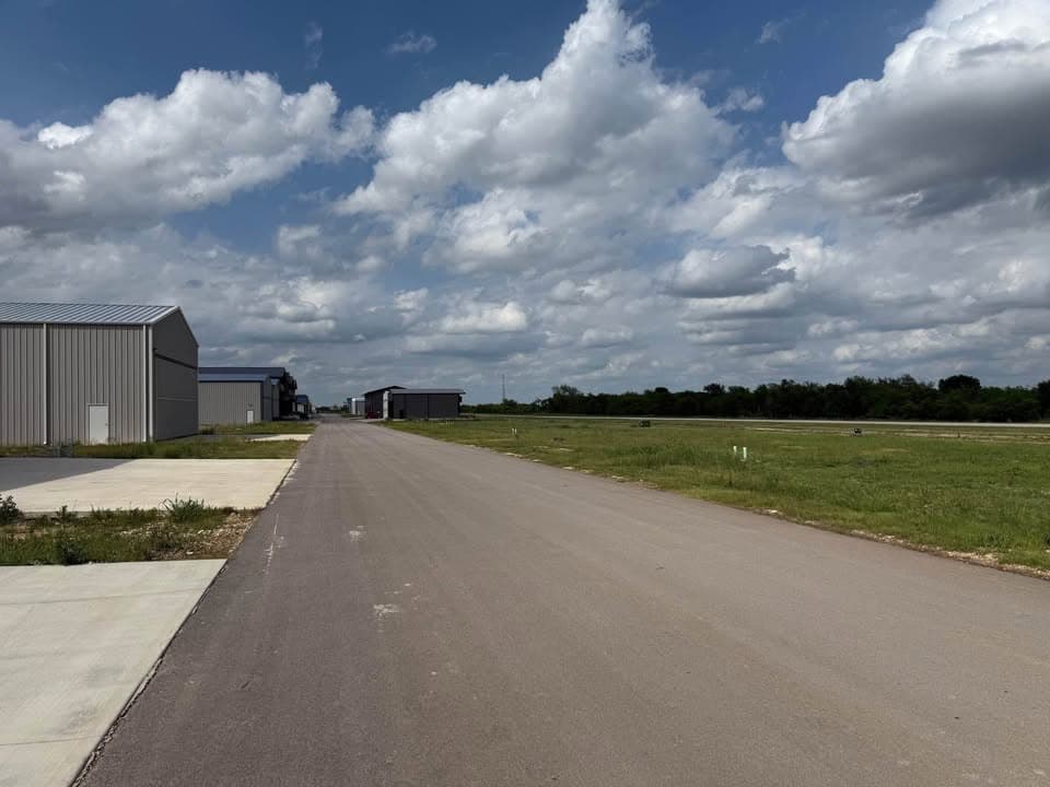 40 by 50 ft Quonset-Style Hanger- Salado Airport Lot and Hanger Amy Ogden 830-388-0041 4