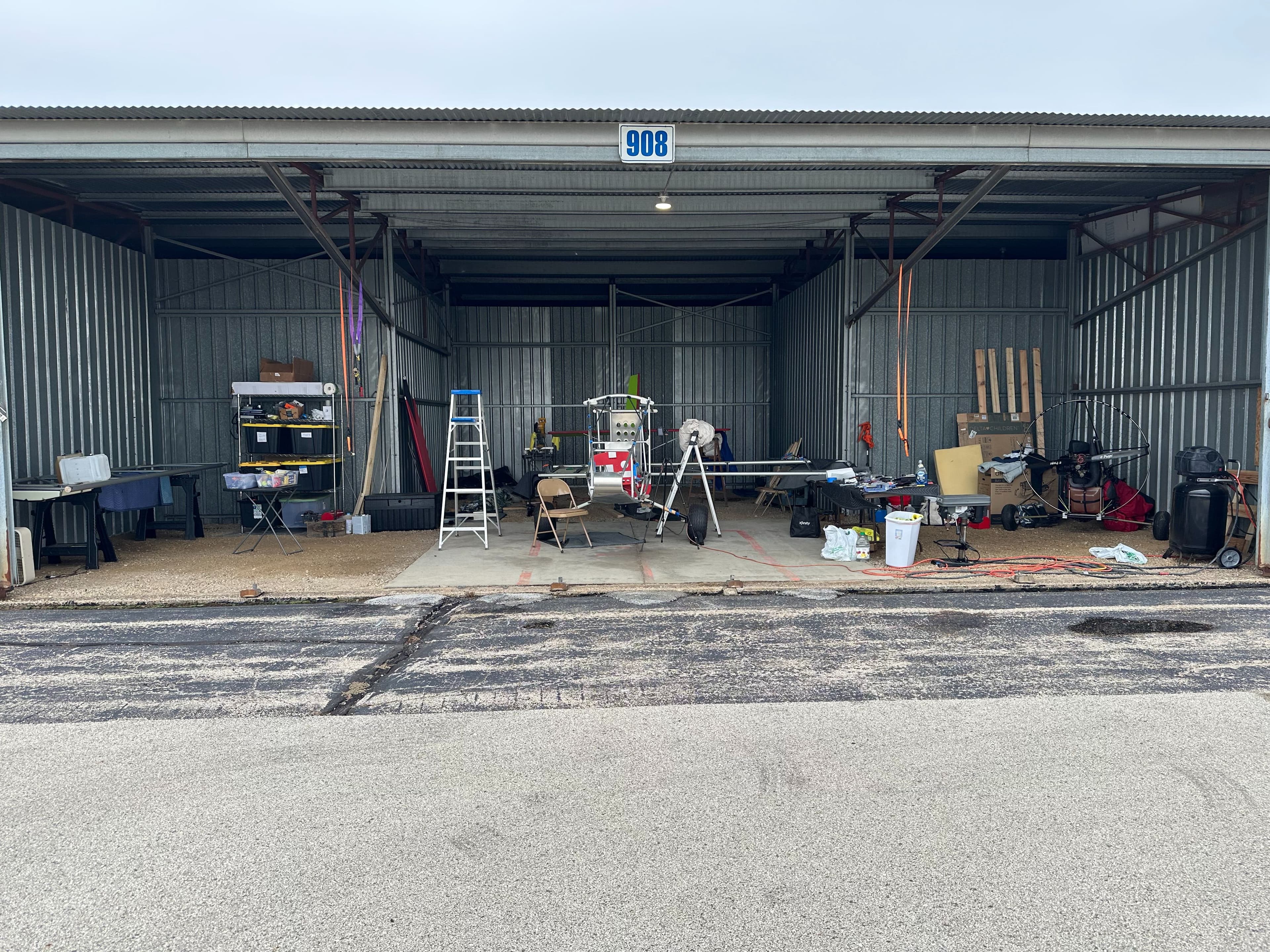 Hangar available for the winter 1