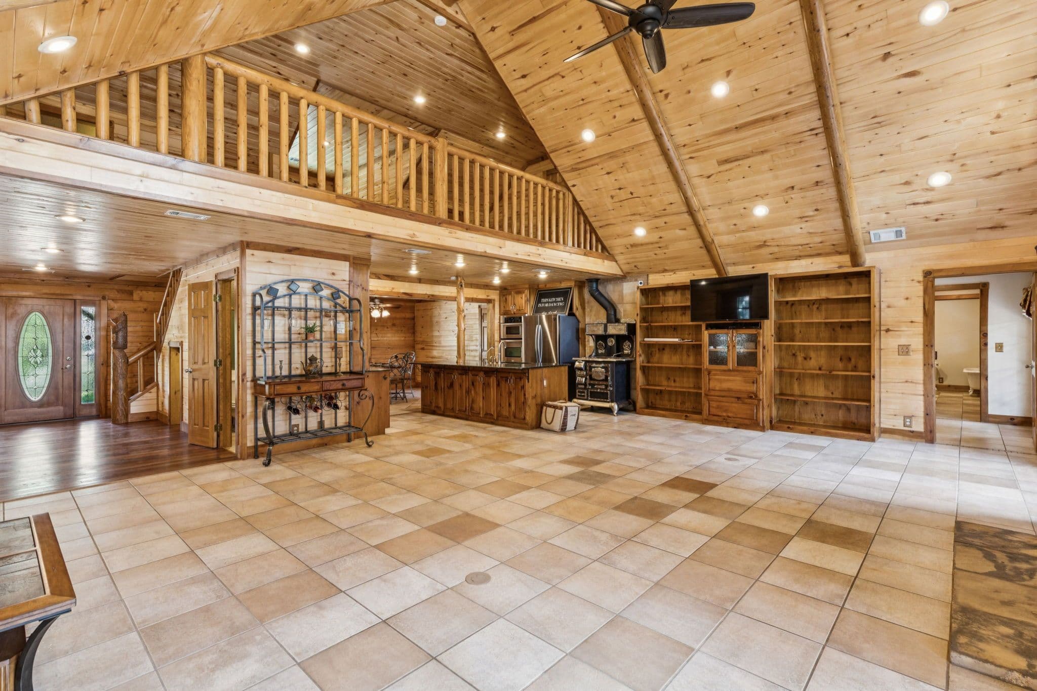 Custom Log Home and Full Hanger Estate  5