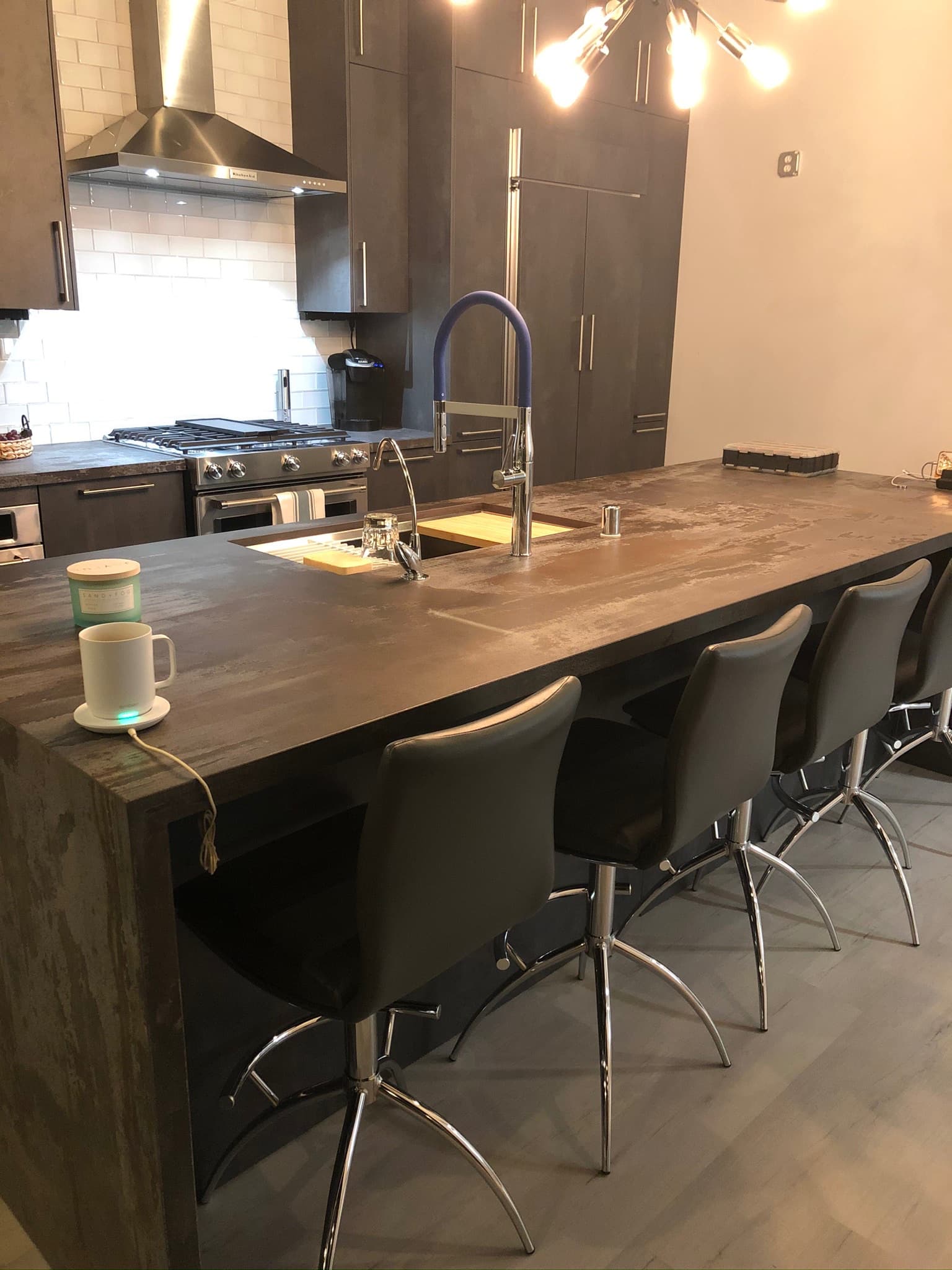 Modern Hangar Home at Gillespie Field KSEE 2