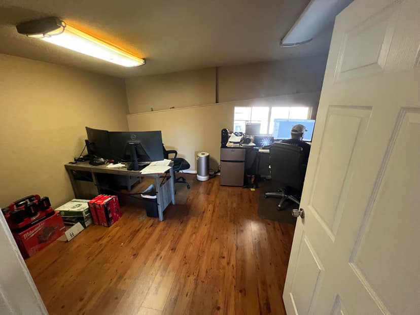 hangar popup image 10