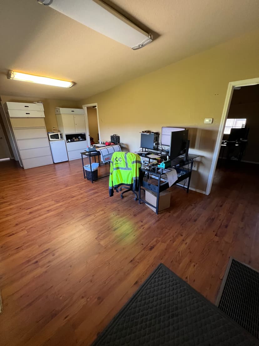 hangar popup image 8