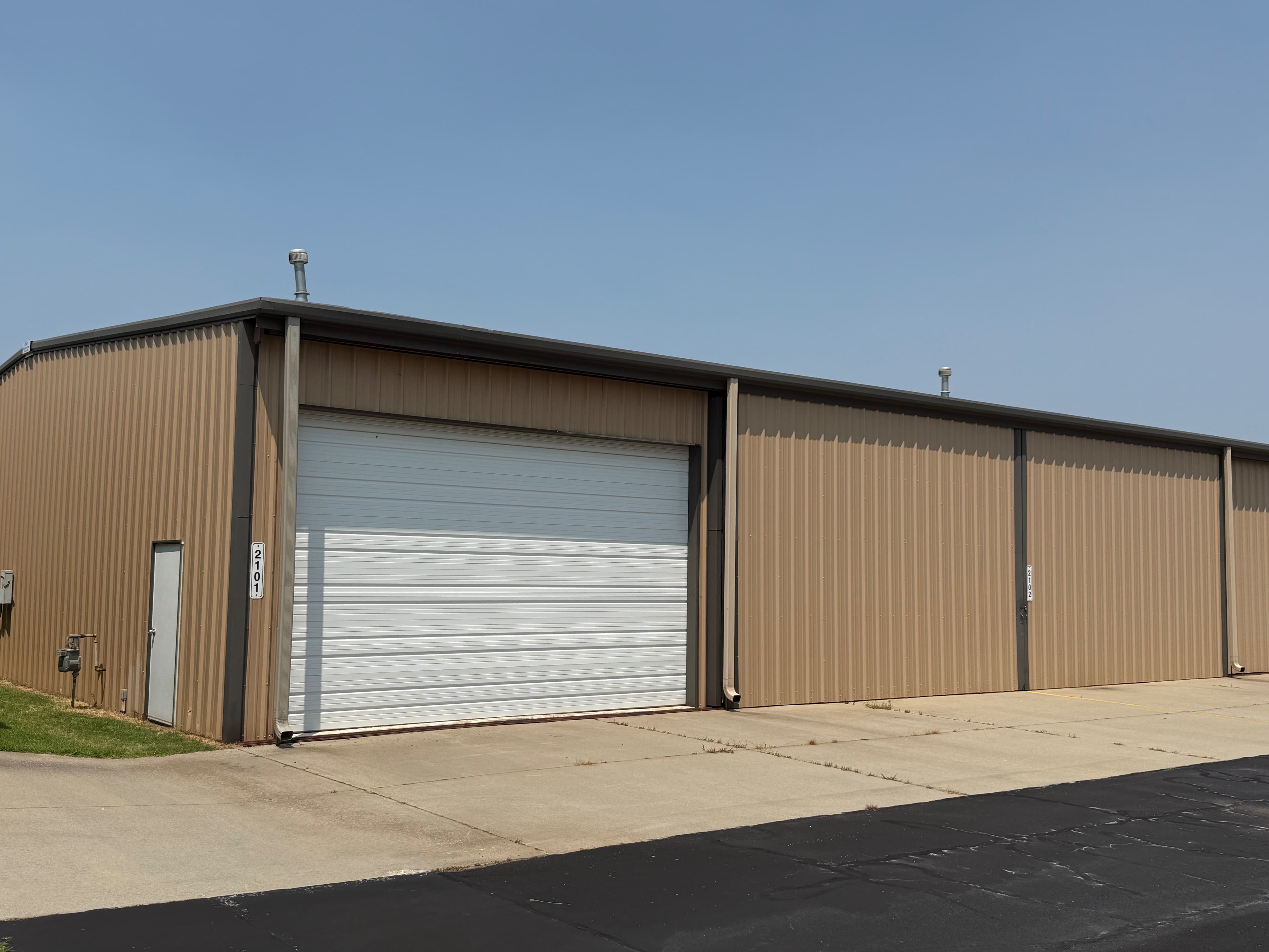 T Hangar with End Unit 1