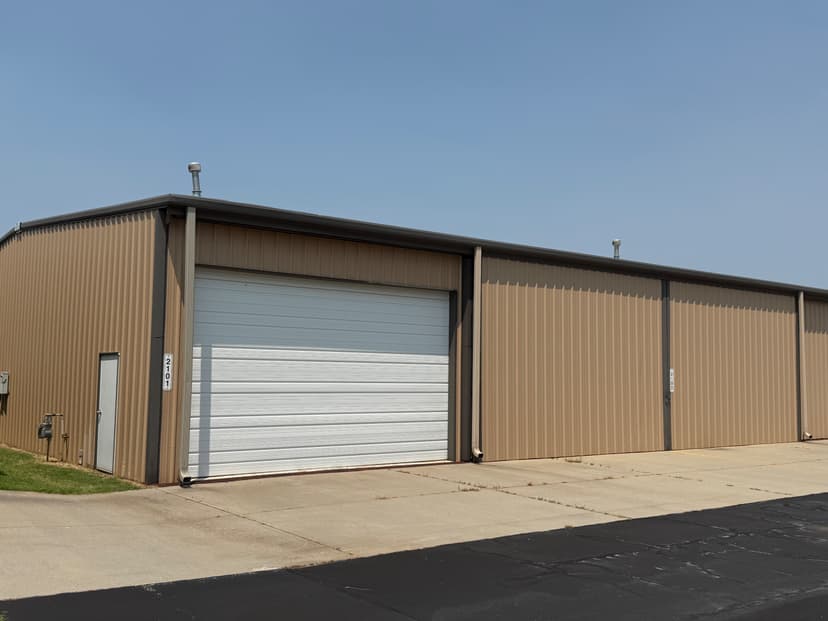 hangar popup image 1