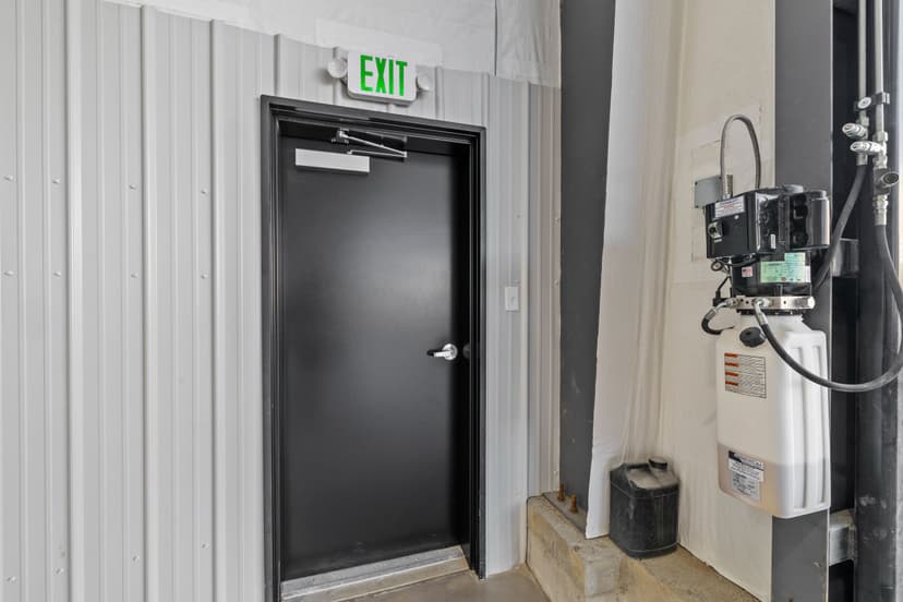 hangar popup image 6