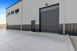 Brand New Hanger for the Discerning Aviator thumbnail 7