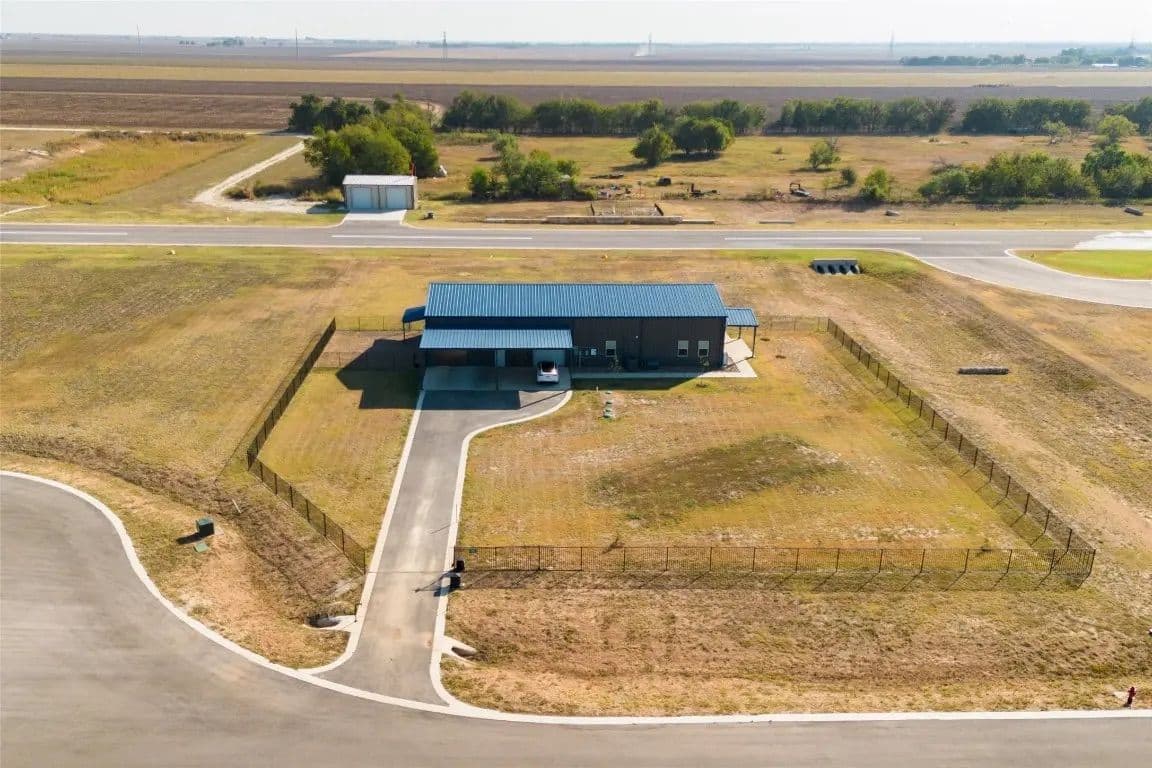 Pilots Sanctuary at Georgetown Airpark TA68 5