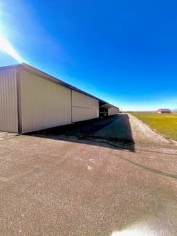 hangar popup image 6