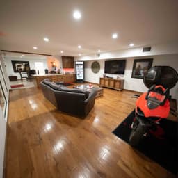 KSAT Premium Hangar Space Available thumbnail 1