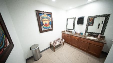 KSAT Premium Hangar Space Available 2