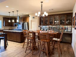 Aviators Dream Hangar-Home Directly on Runway thumbnail 13