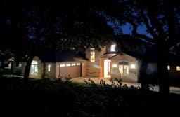 Aviators Dream Hangar-Home Directly on Runway thumbnail 2