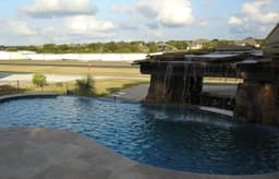 Aviators Dream Hangar-Home Directly on Runway thumbnail 7