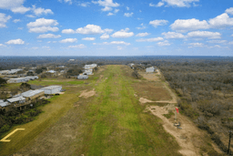 Hangar-Home Directly on Grass runway thumbnail 10