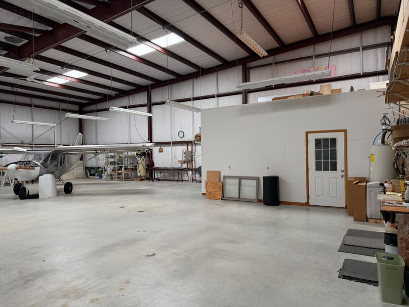 hangar popup image 15