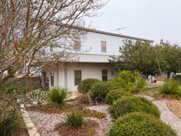 Hangar-Home Directly on Grass runway thumbnail 4