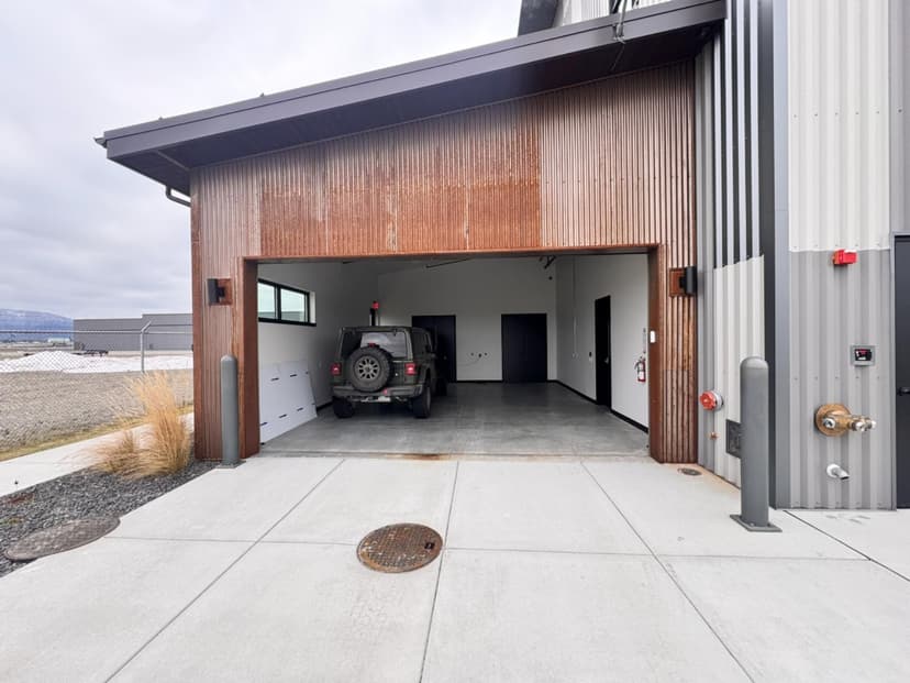 hangar popup image 14